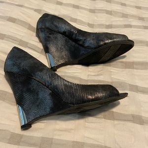 Fergie Peep-toe heels